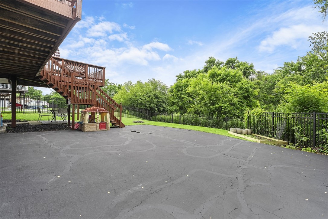 196 Oakbrook Cir