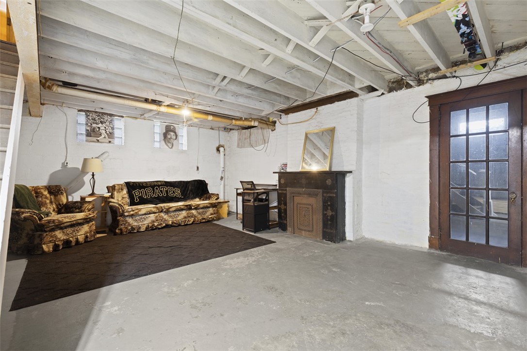 1045 Beverly Ave