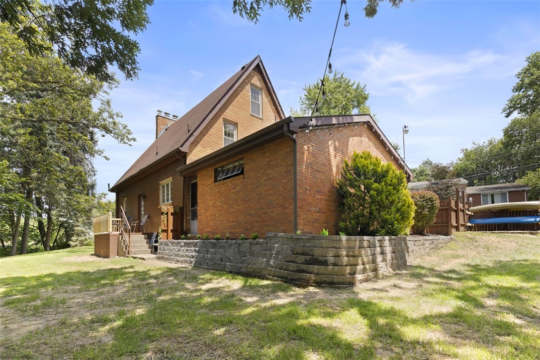 1045 Beverly Ave