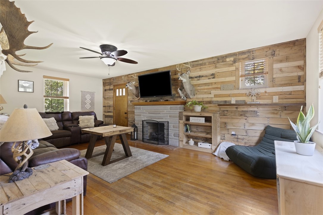 1045 Beverly Ave