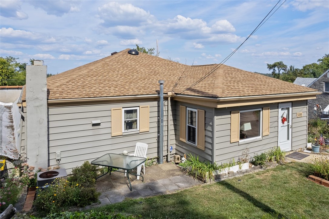 1201 Oakridge Rd