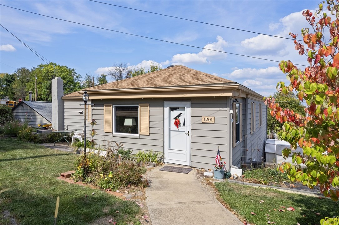 1201 Oakridge Rd
