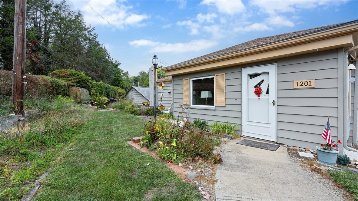 1201 Oakridge Rd