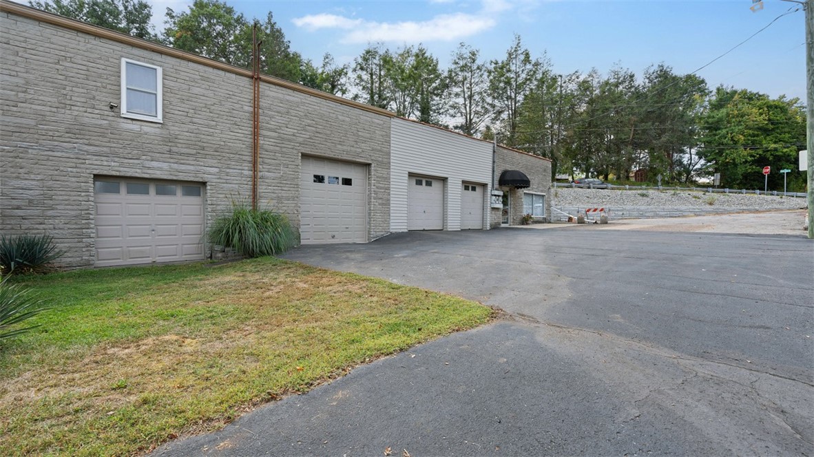 1201 Oakridge Rd