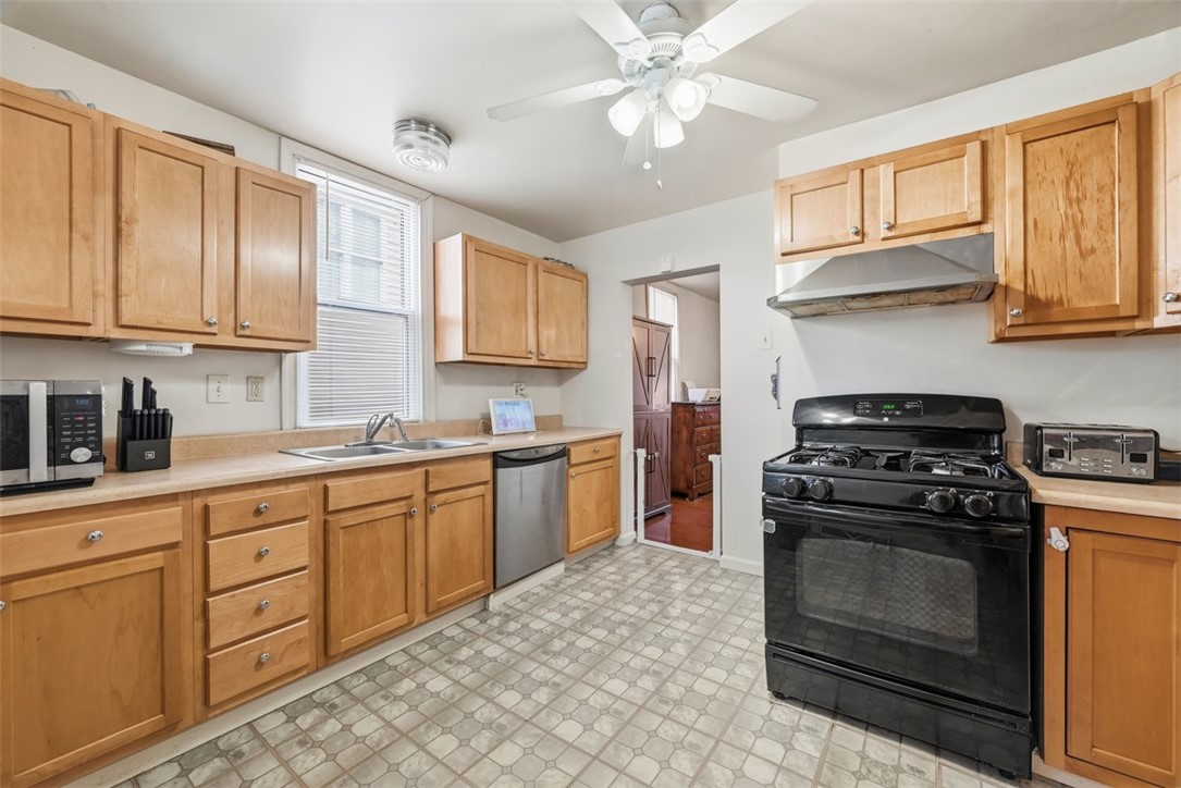 363 Maple Ave