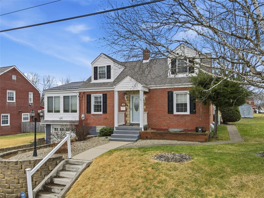 702 Hemlock Dr