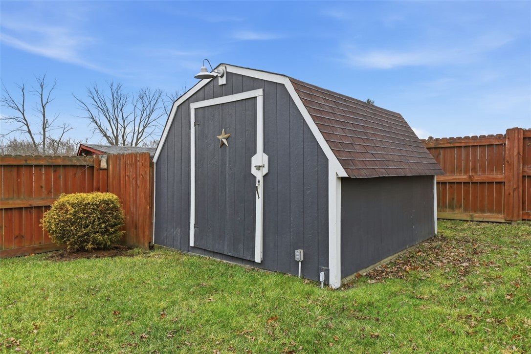 702 Hemlock Dr