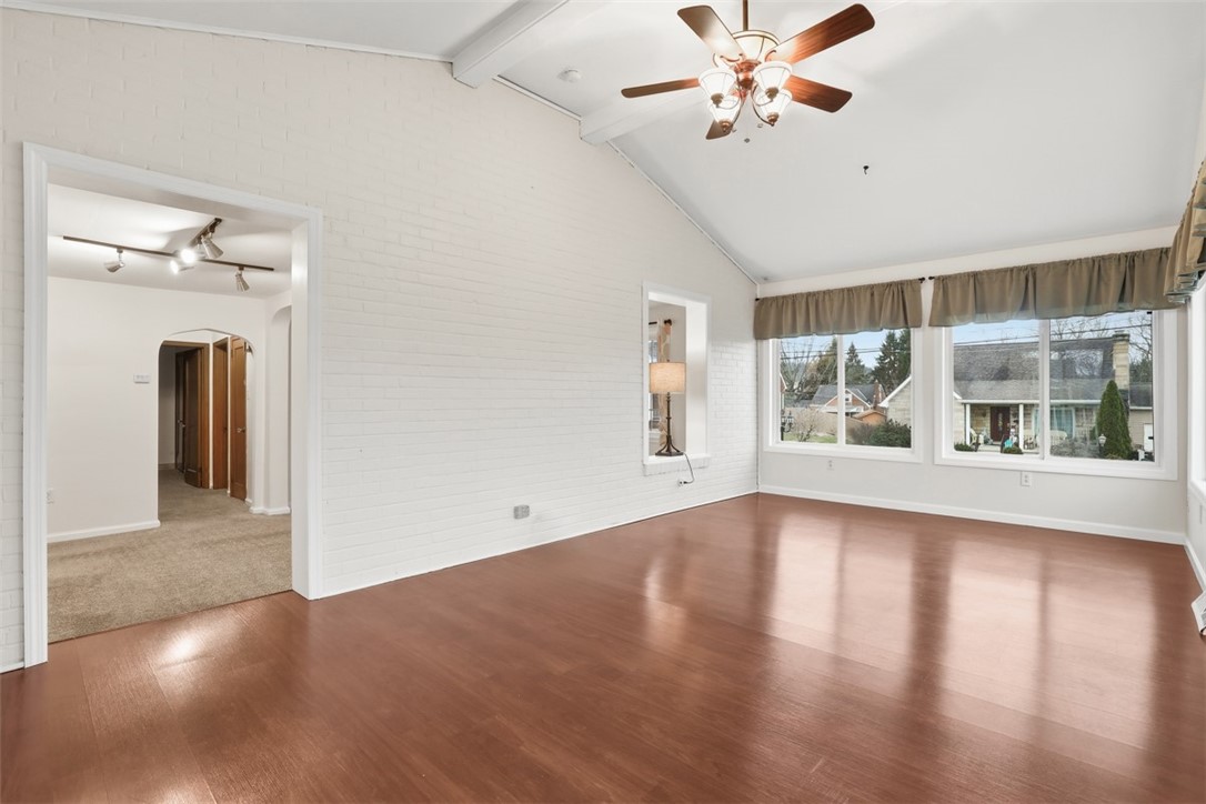 702 Hemlock Dr