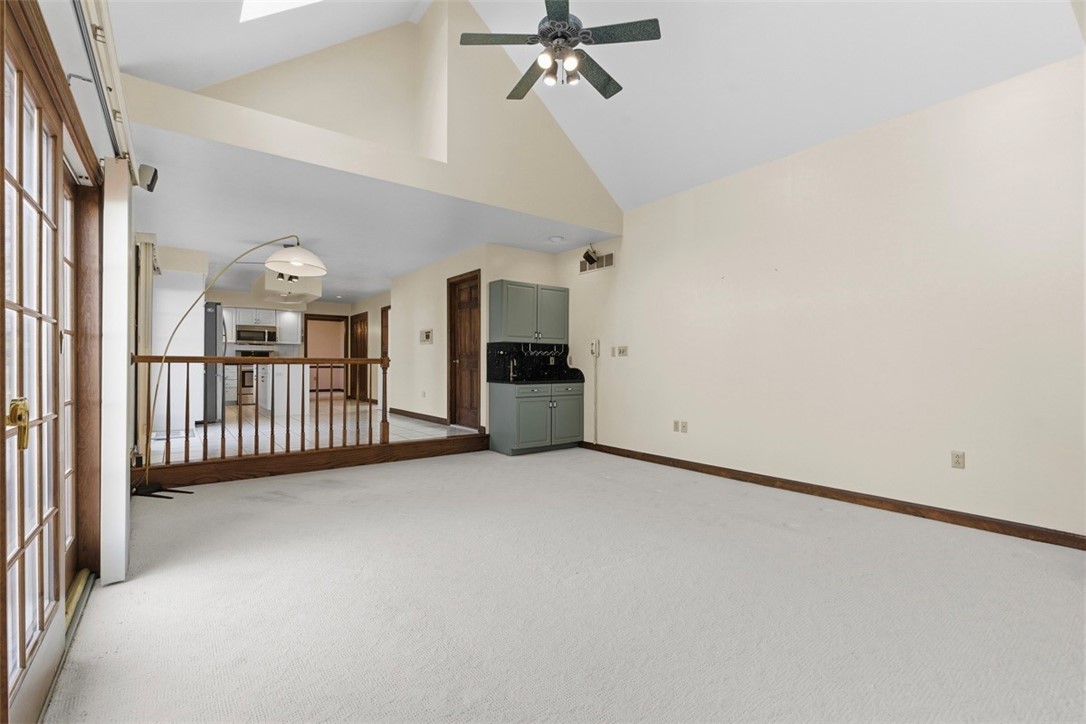 370 Cobblestone Cir