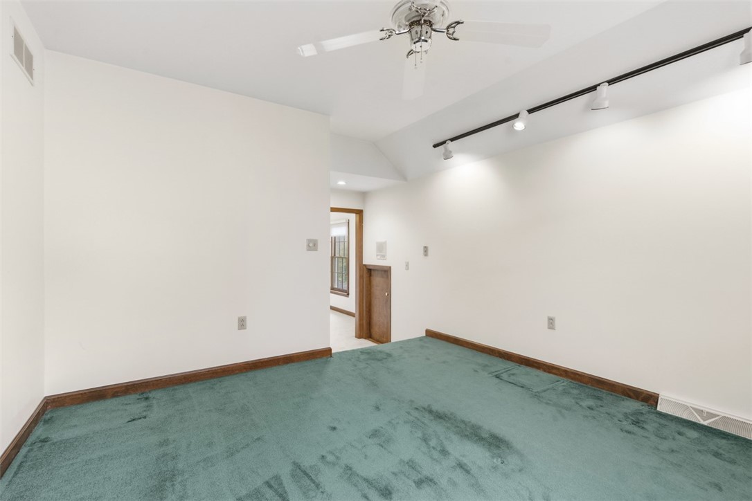 370 Cobblestone Cir