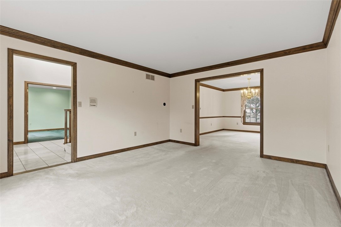 370 Cobblestone Cir