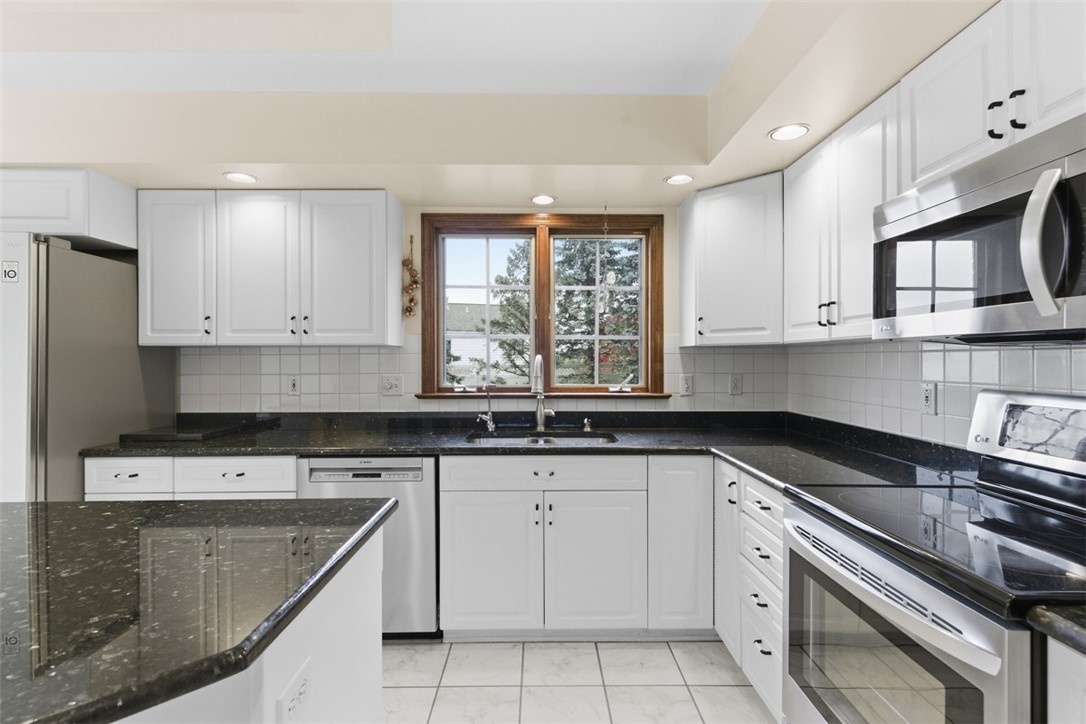 370 Cobblestone Cir