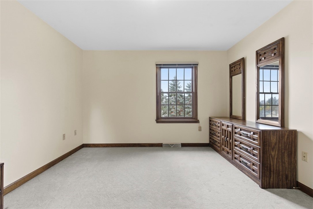 370 Cobblestone Cir