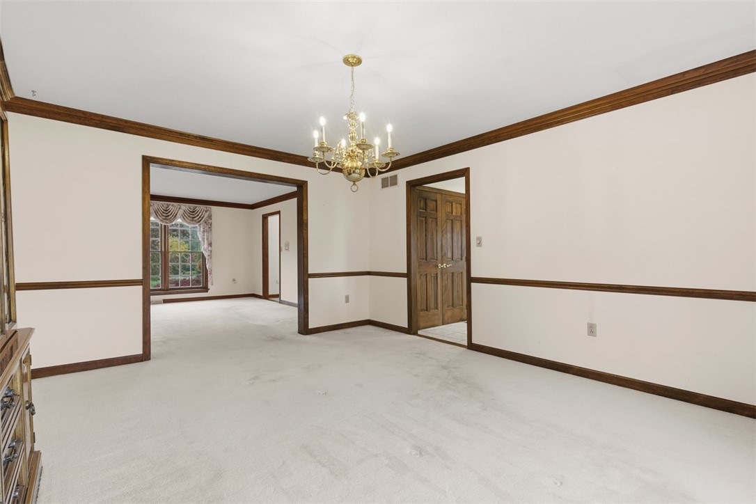 370 Cobblestone Cir