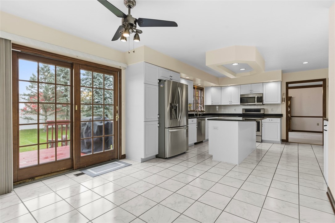 370 Cobblestone Cir