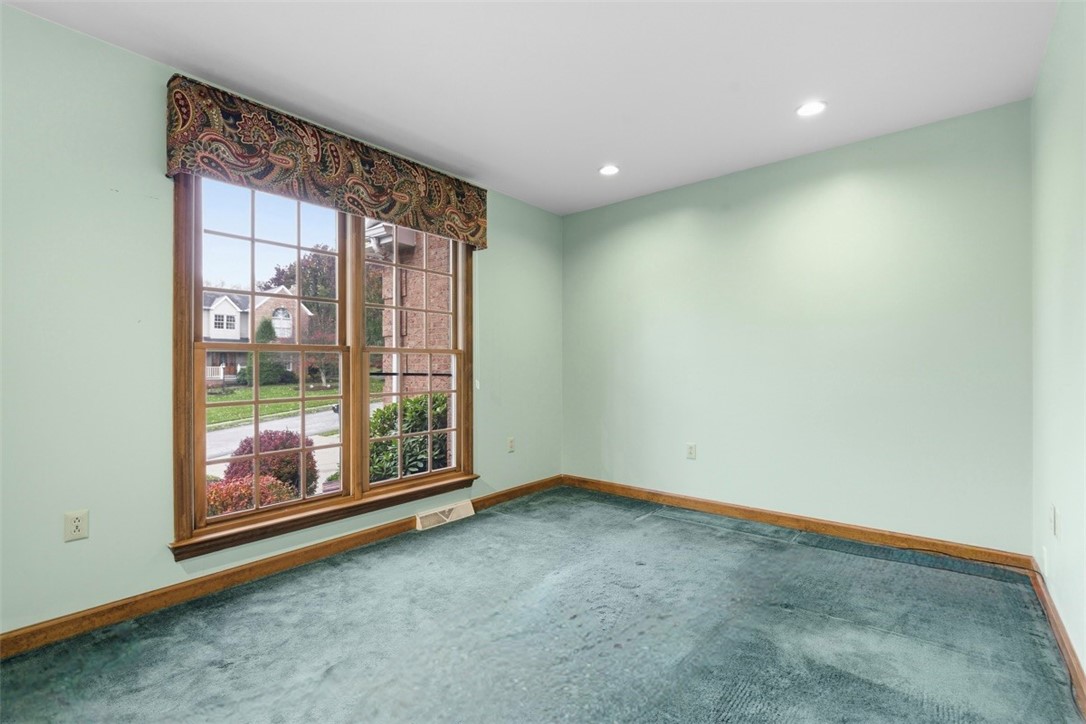 370 Cobblestone Cir