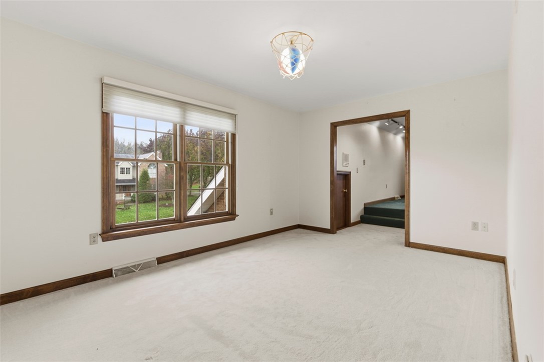 370 Cobblestone Cir