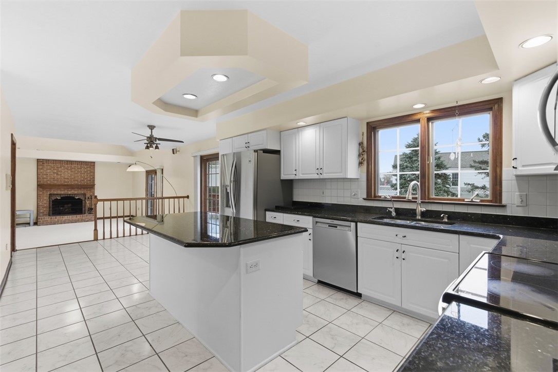370 Cobblestone Cir