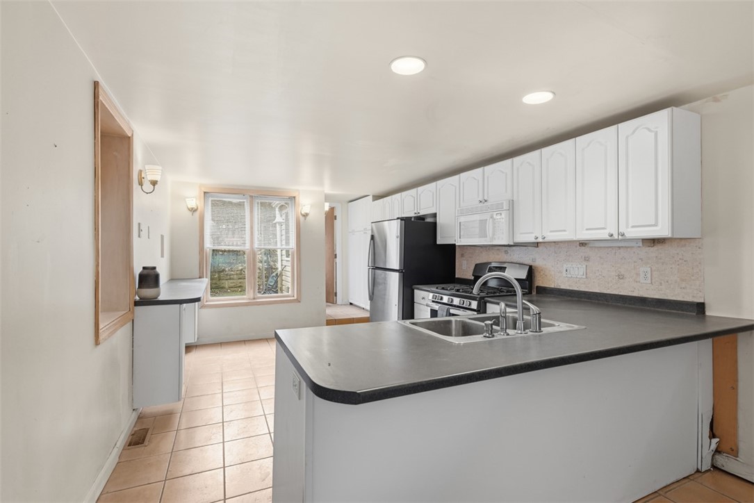 59 S 14th St