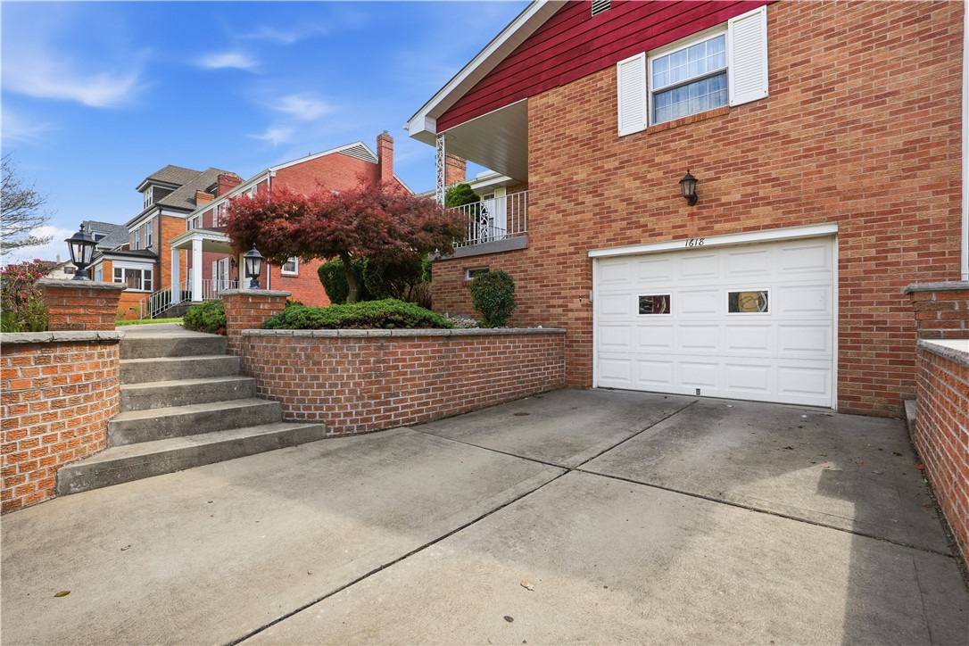 1618 Ridge Ave