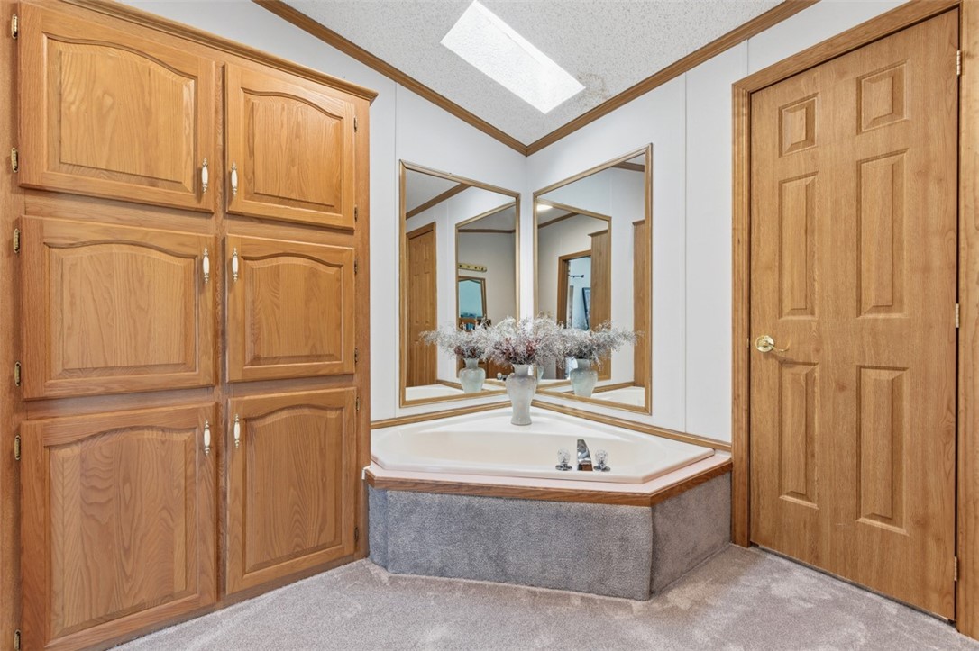 10 North Rock Lake Court