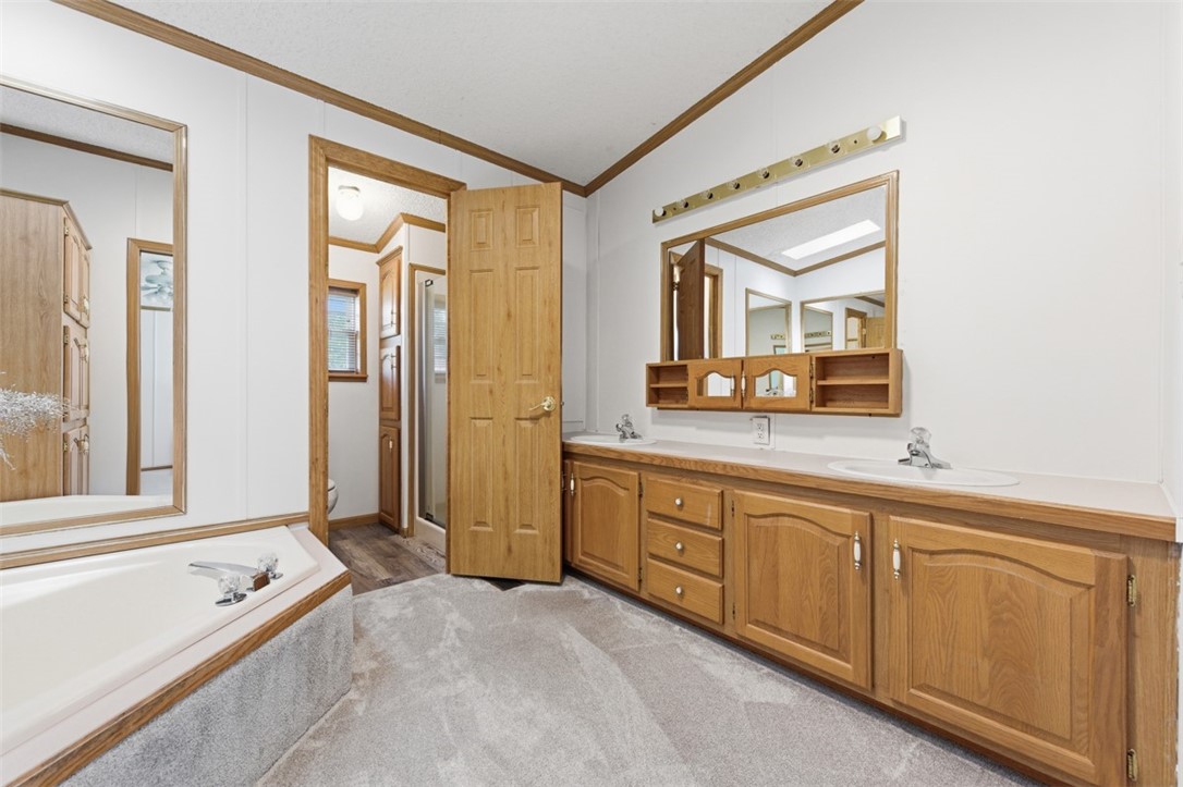 10 North Rock Lake Court