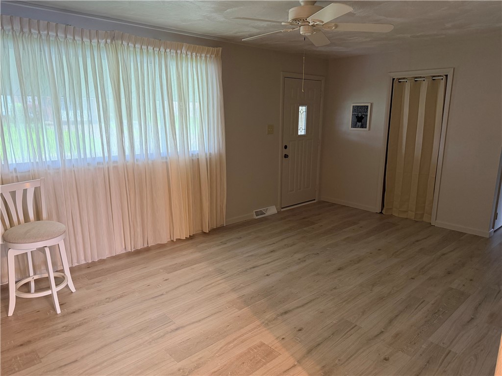 1210 Doris St