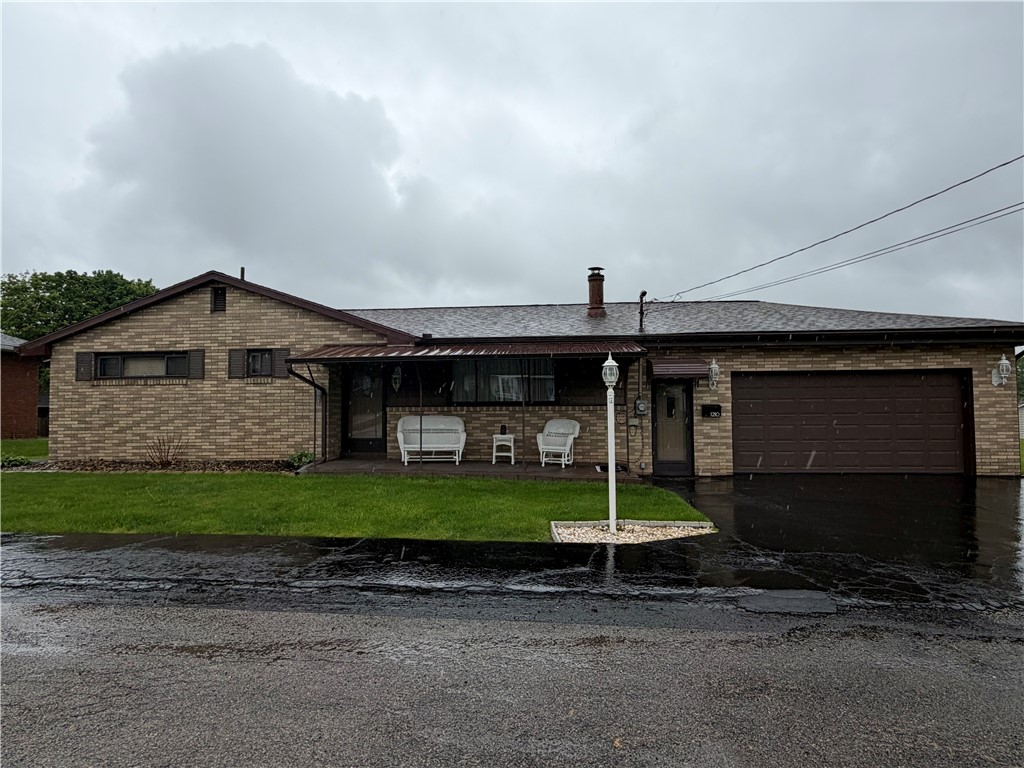1210 Doris St