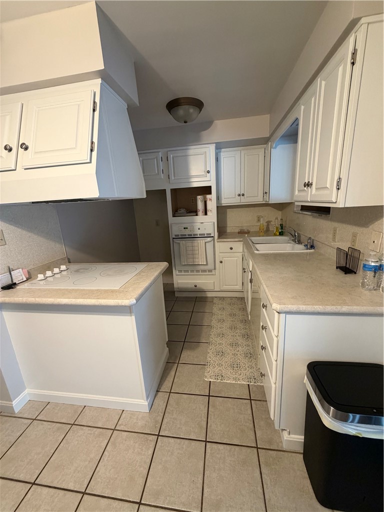 1210 Doris St