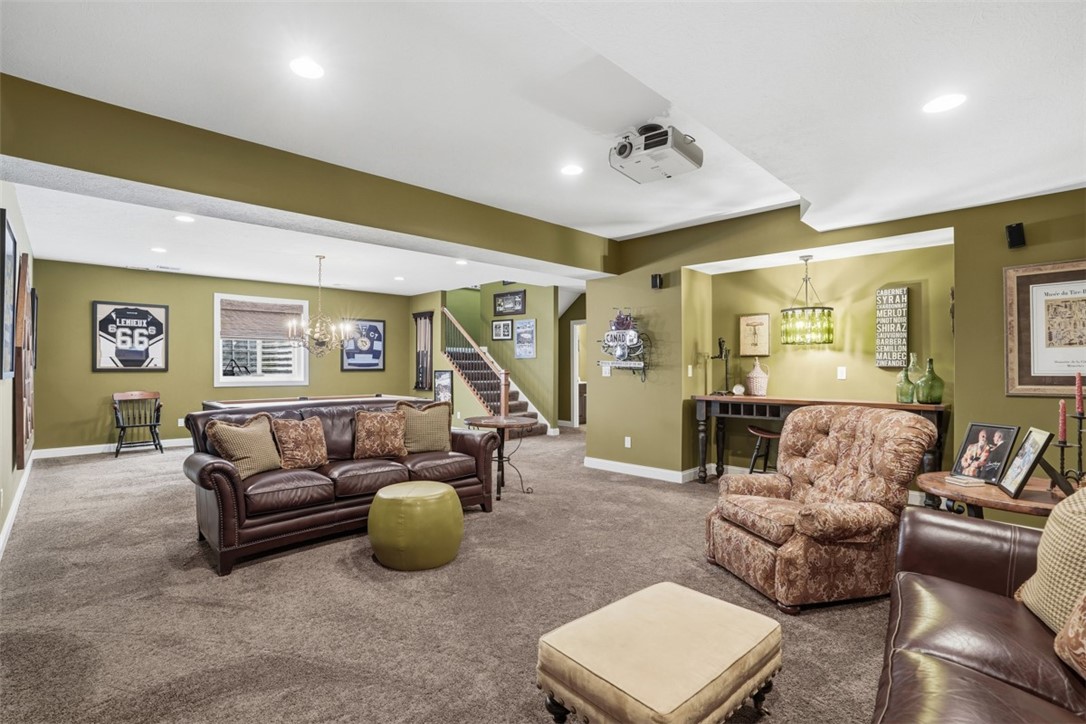 195 Seneca PL
