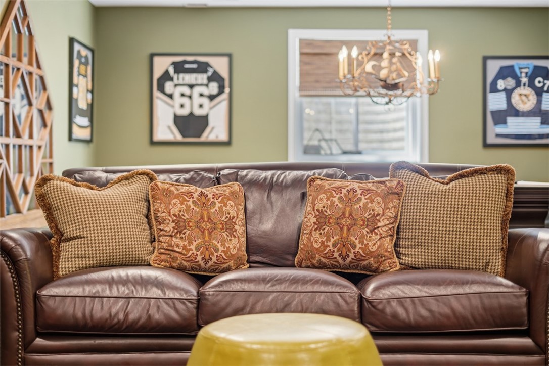 195 Seneca PL