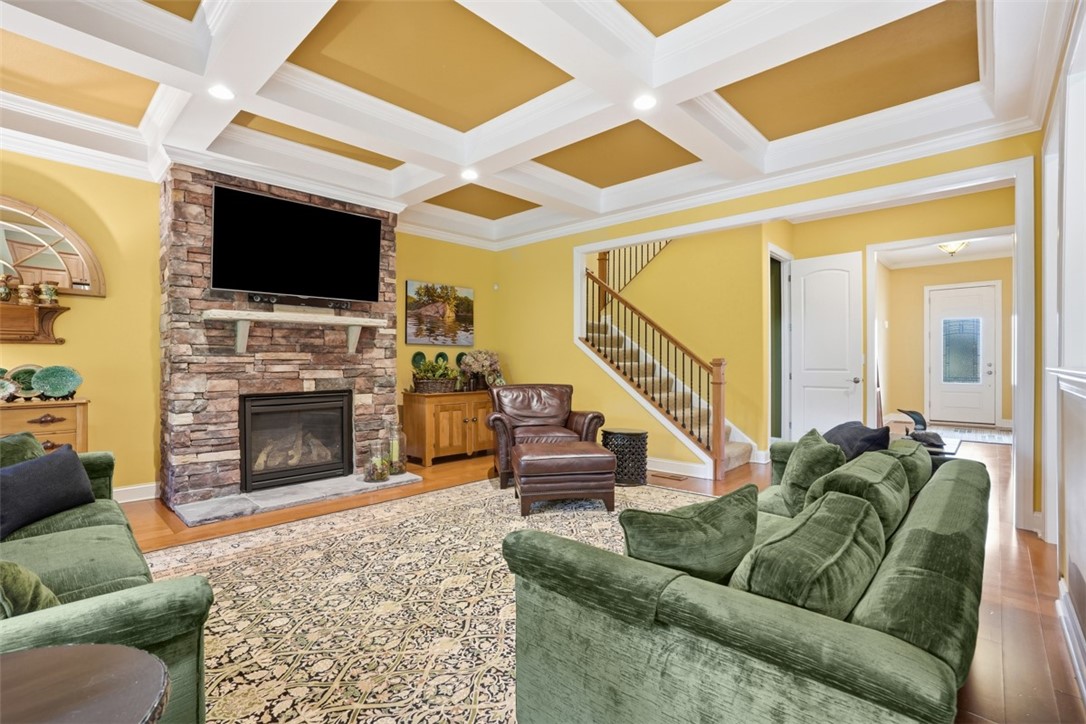 195 Seneca PL