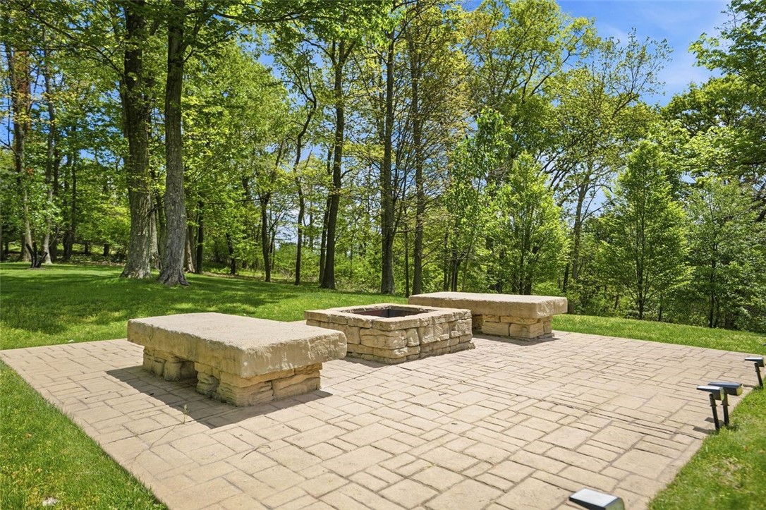 1040 Chanticleer Dr
