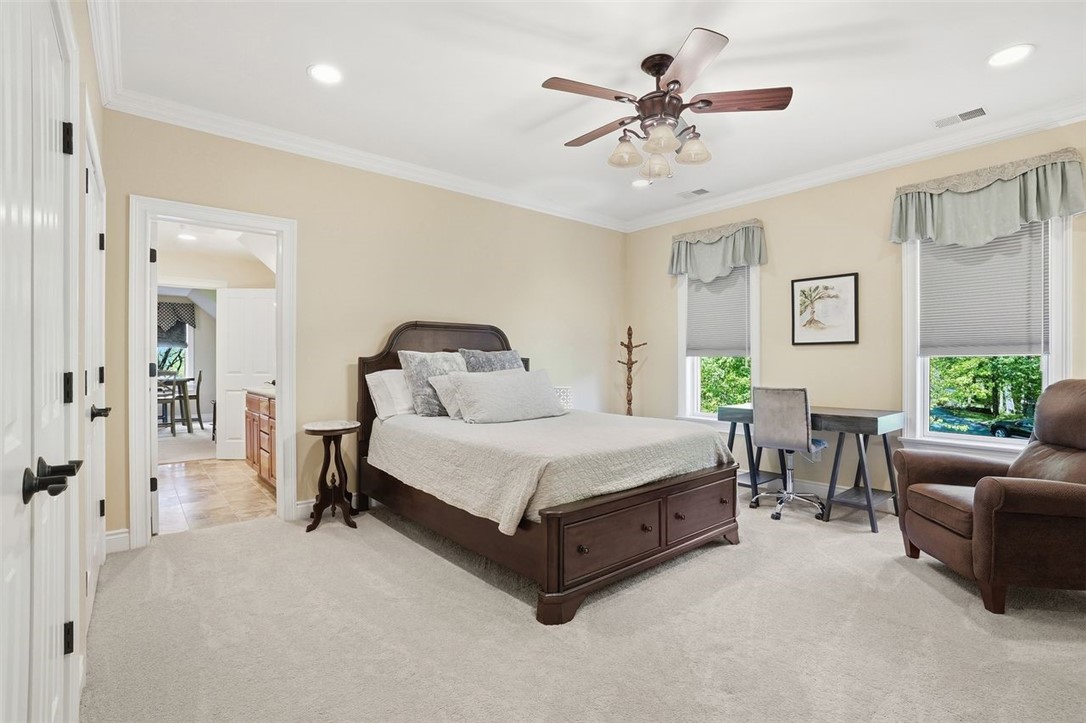 1040 Chanticleer Dr