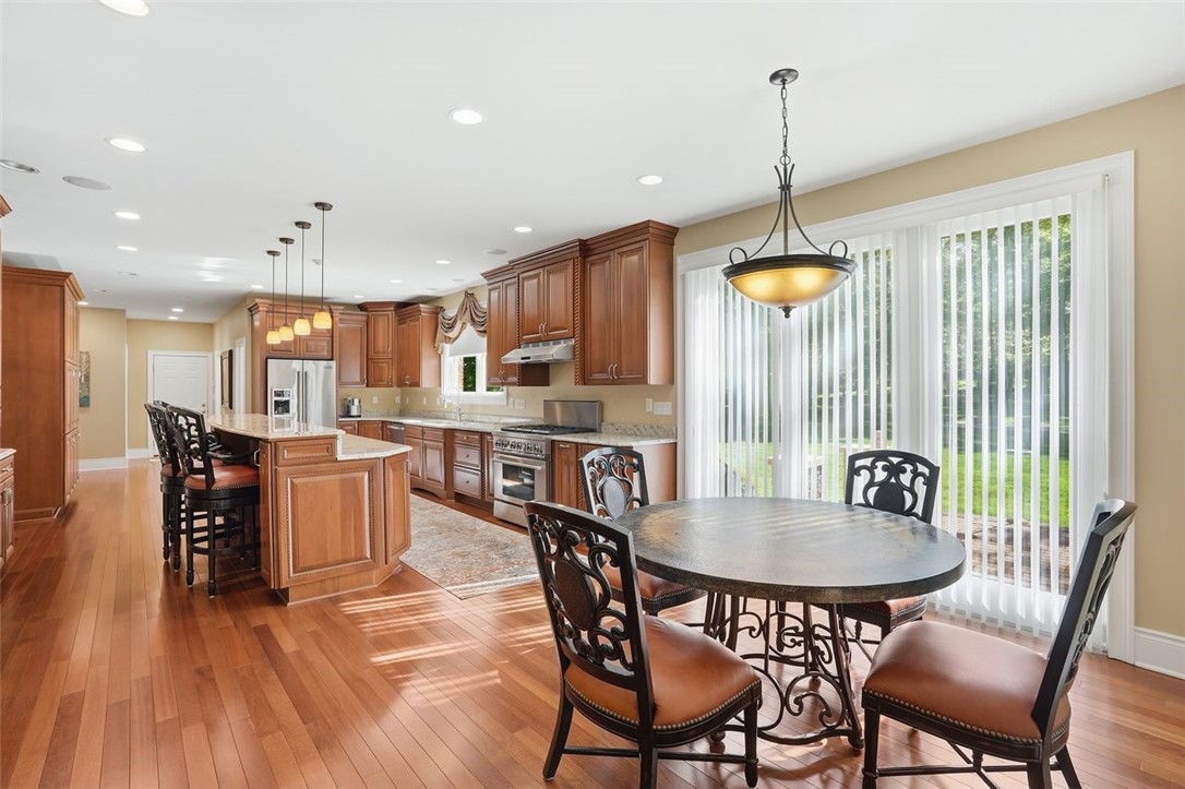 1040 Chanticleer Dr