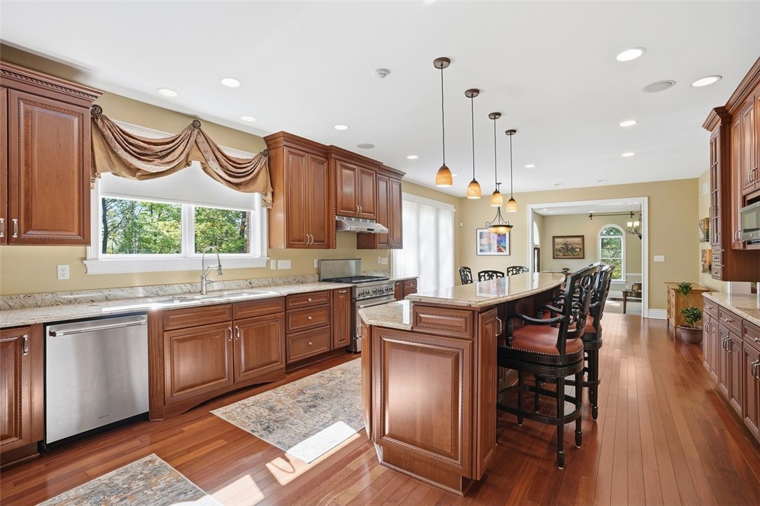 1040 Chanticleer Dr