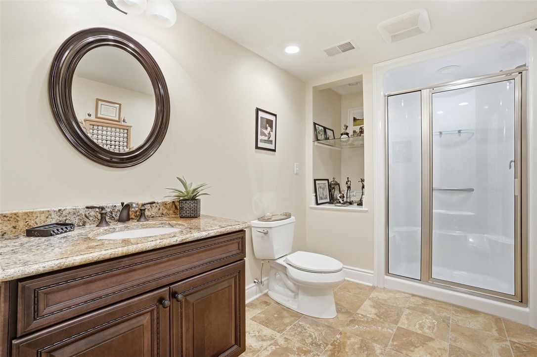 1040 Chanticleer Dr