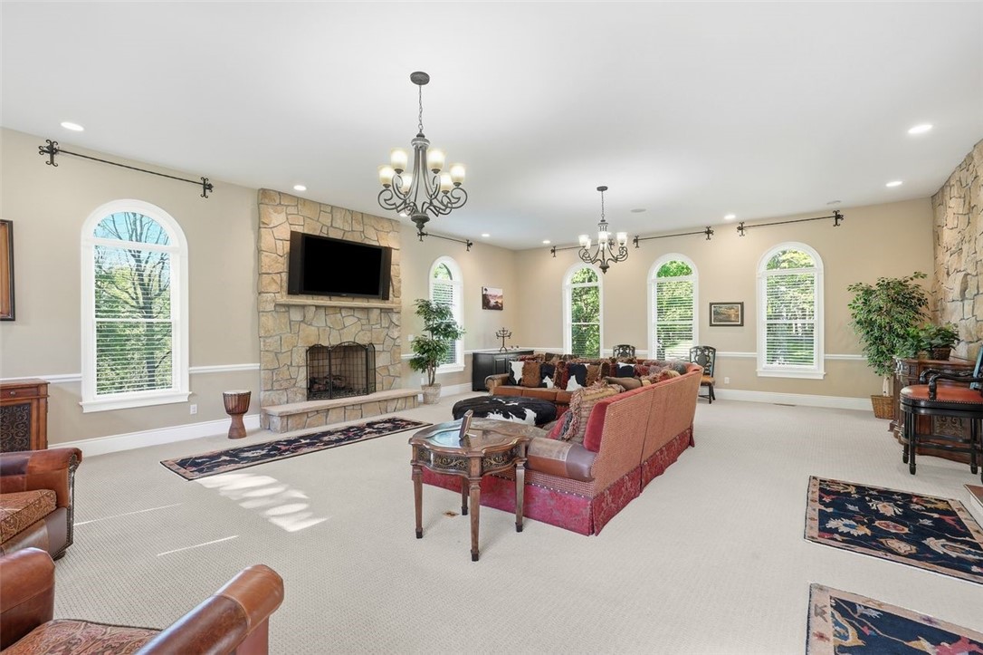 1040 Chanticleer Dr
