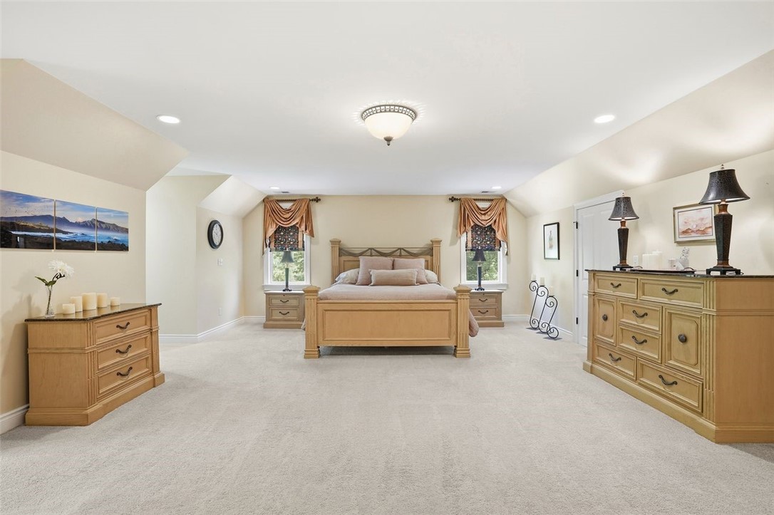 1040 Chanticleer Dr