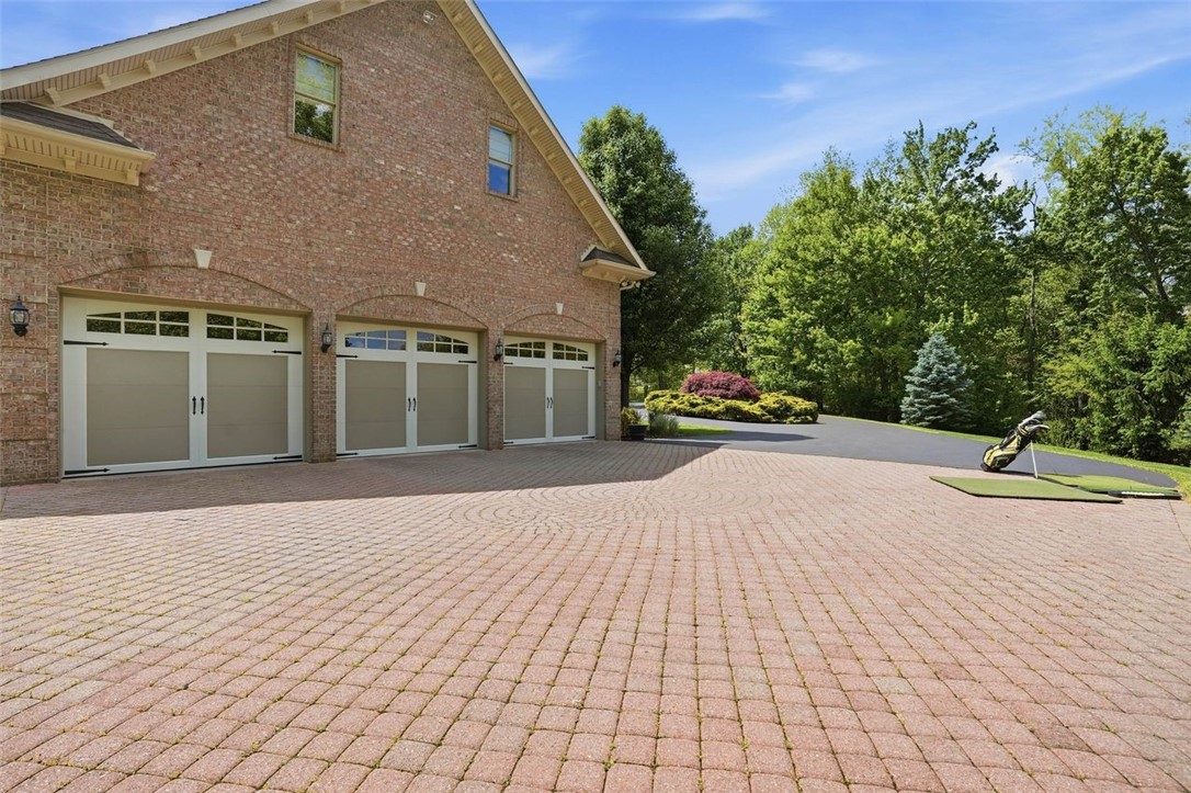 1040 Chanticleer Dr