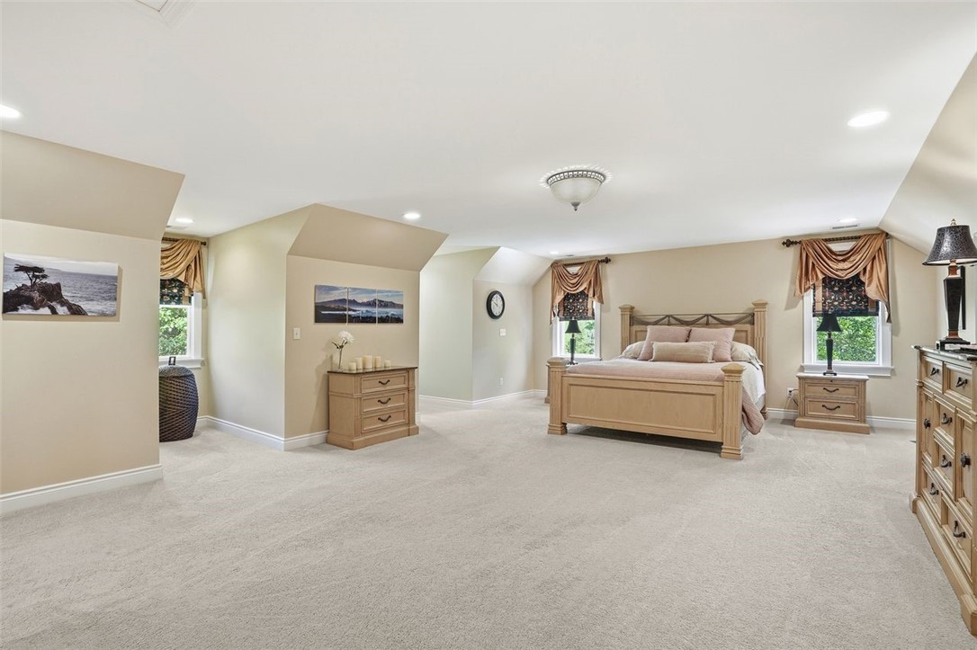 1040 Chanticleer Dr
