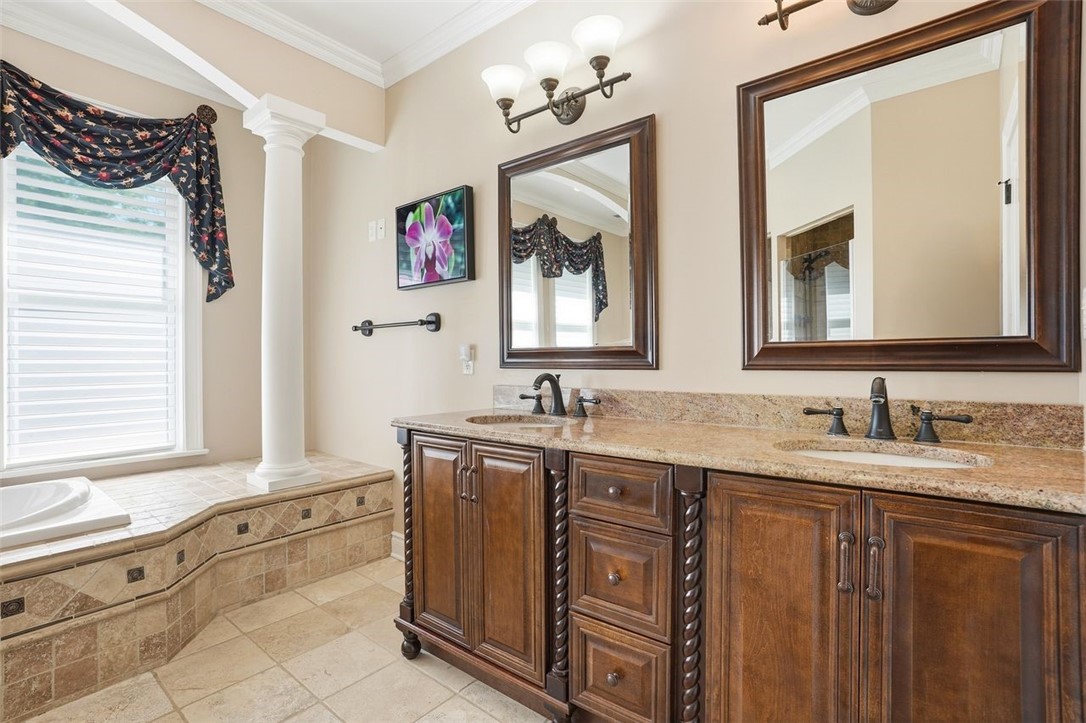 1040 Chanticleer Dr