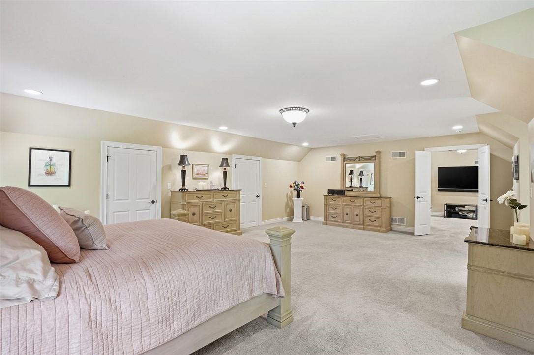 1040 Chanticleer Dr