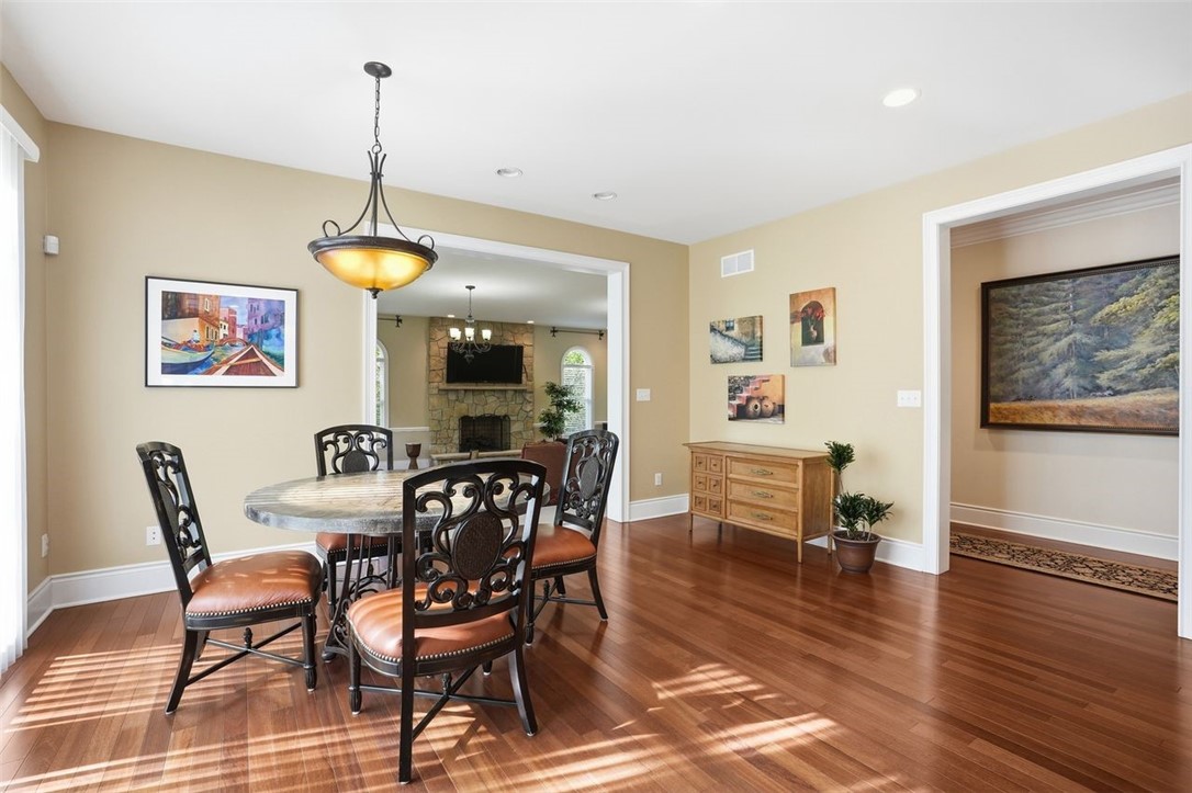 1040 Chanticleer Dr