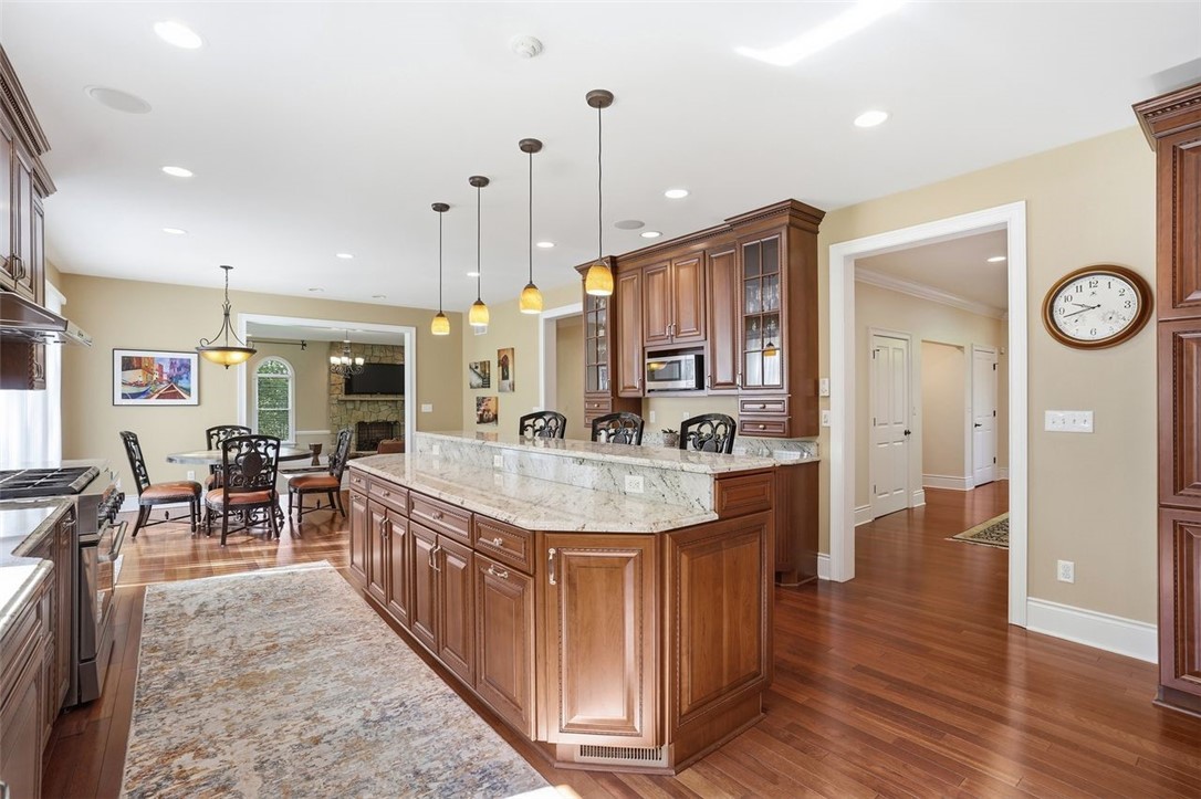 1040 Chanticleer Dr