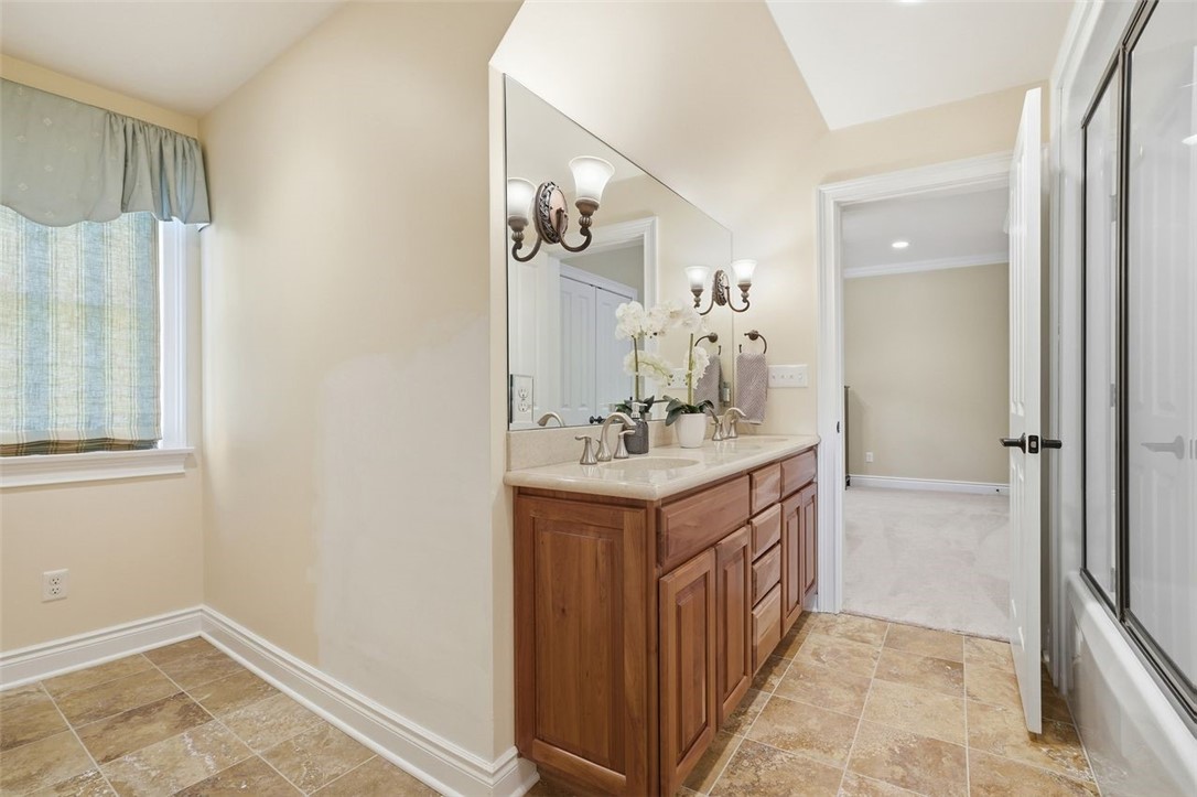 1040 Chanticleer Dr