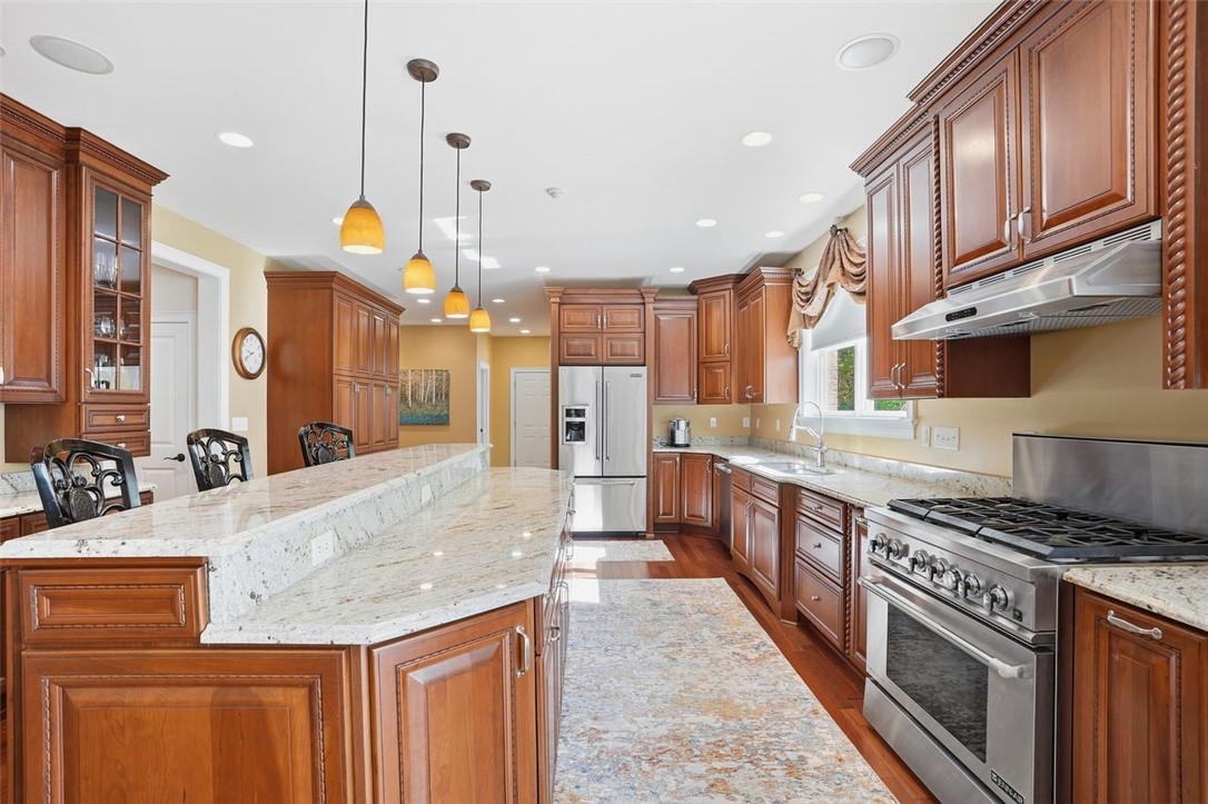 1040 Chanticleer Dr