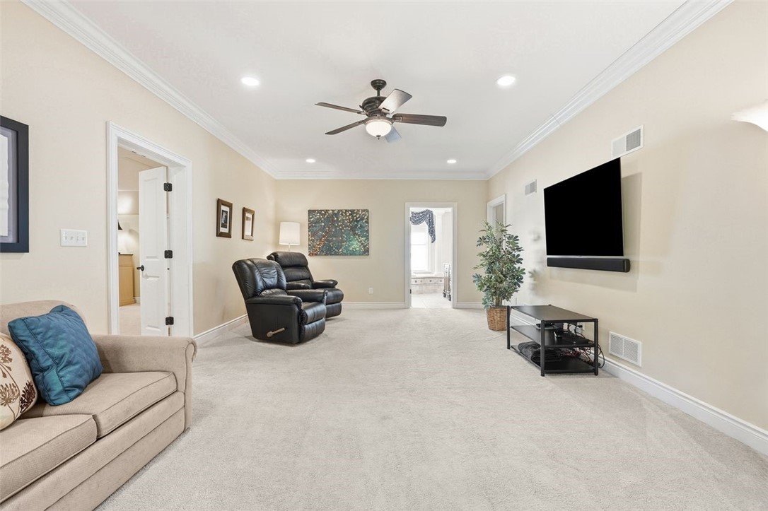 1040 Chanticleer Dr