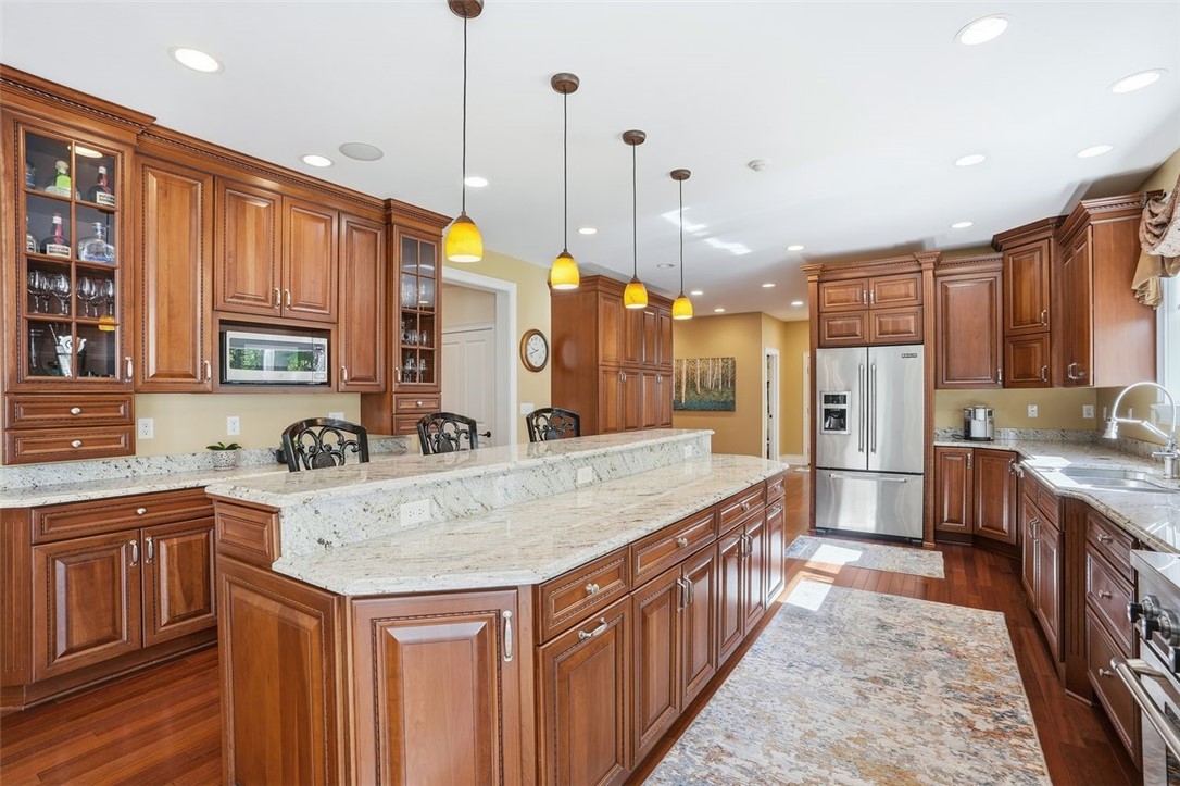 1040 Chanticleer Dr