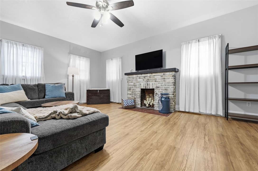 304 Center St